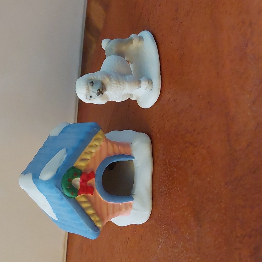 Poodle Miniature Figurine & Doghouse
